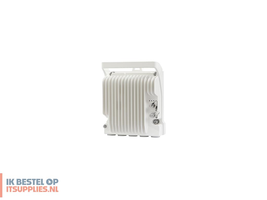1136574-cambium_networks_ptp_820s_antenne
