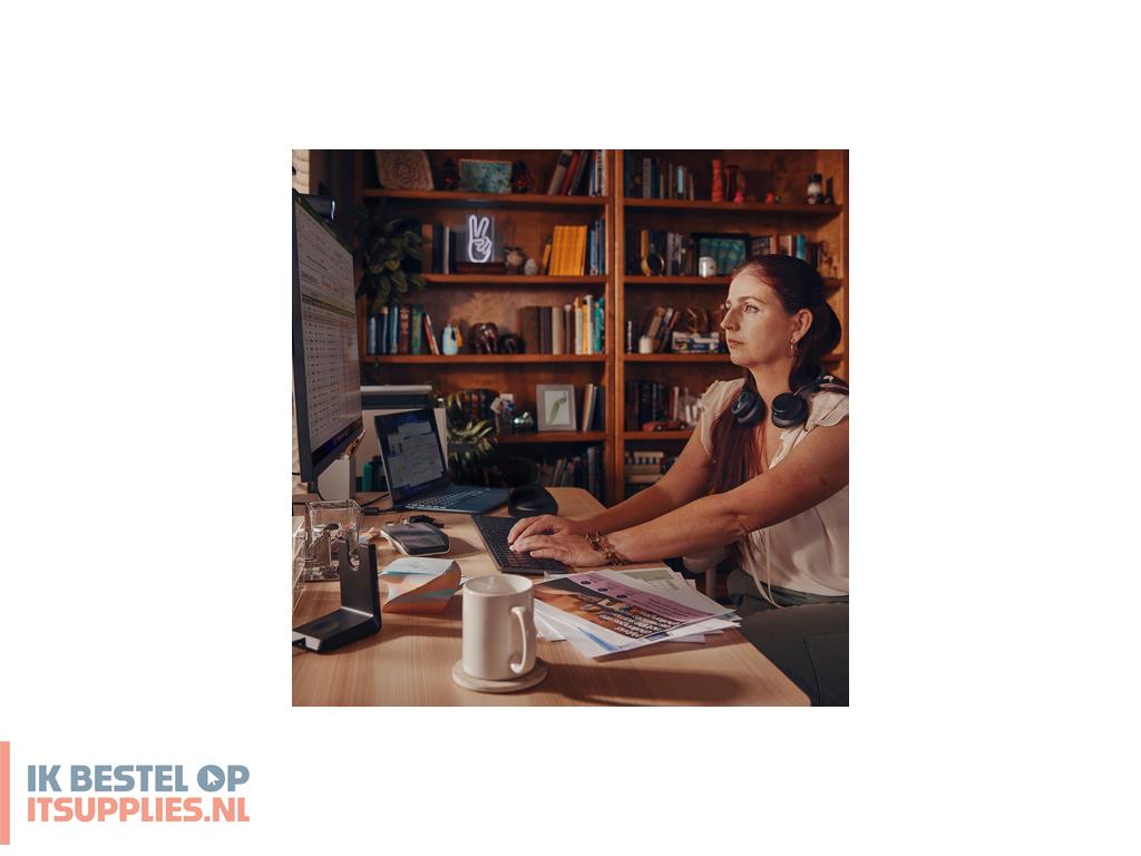 4709644-poly_voyager_focus_2_usb-c-c_headset_usb-ca_adapter_charging_stand