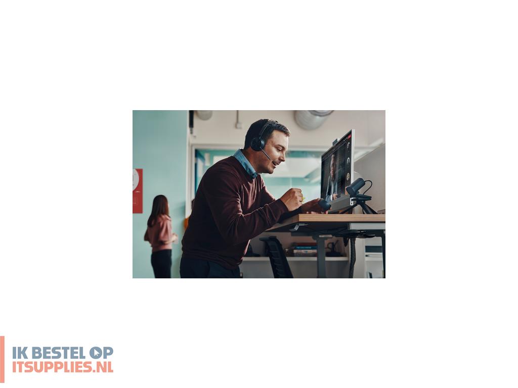 4712079-poly_voyager_focus_2_usb-c-c_headset_usb-ca_adapter_charging_stand